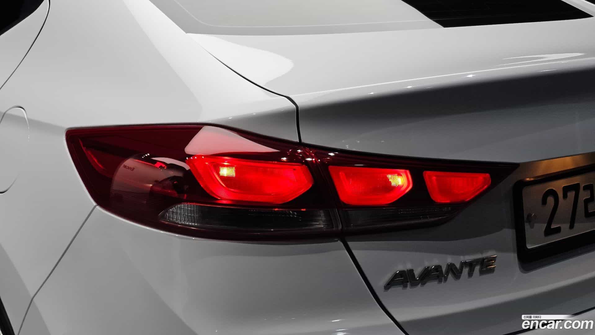 AVANTE Hyundai 2017.4-OUTER-033