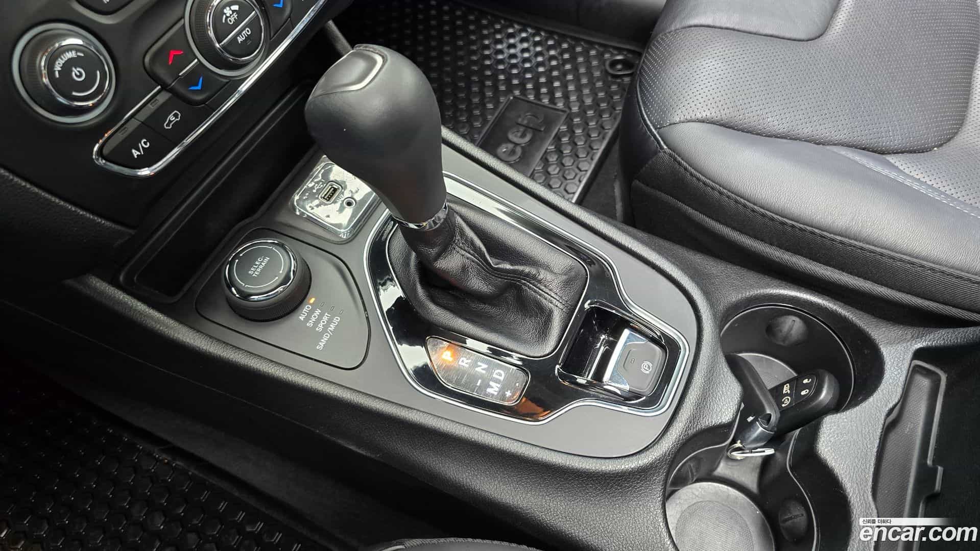 Cherokee Jeep 2021.5-INNER-009