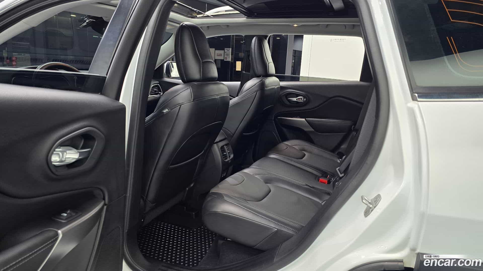 Cherokee Jeep 2021.5-INNER-036