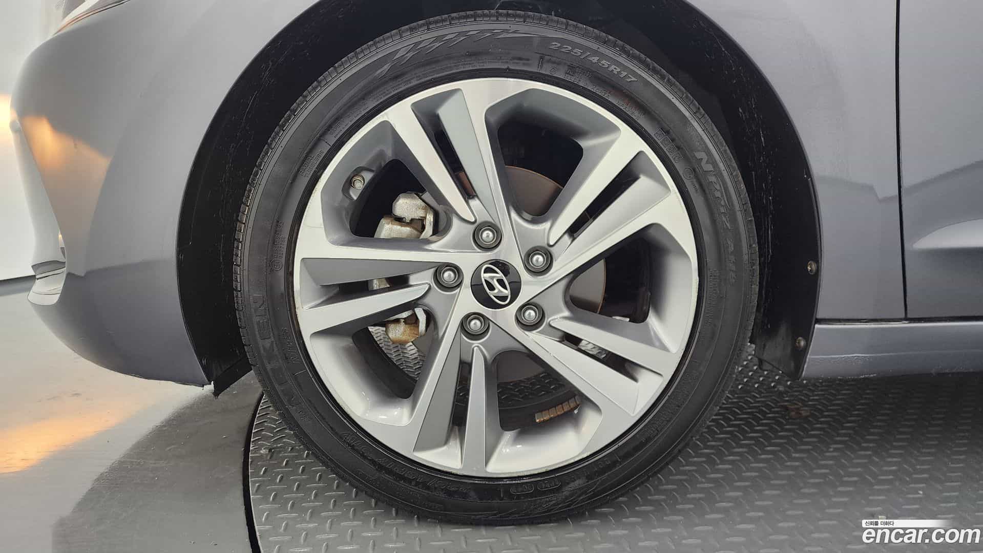 AVANTE Hyundai 2017.5-OUTER-005