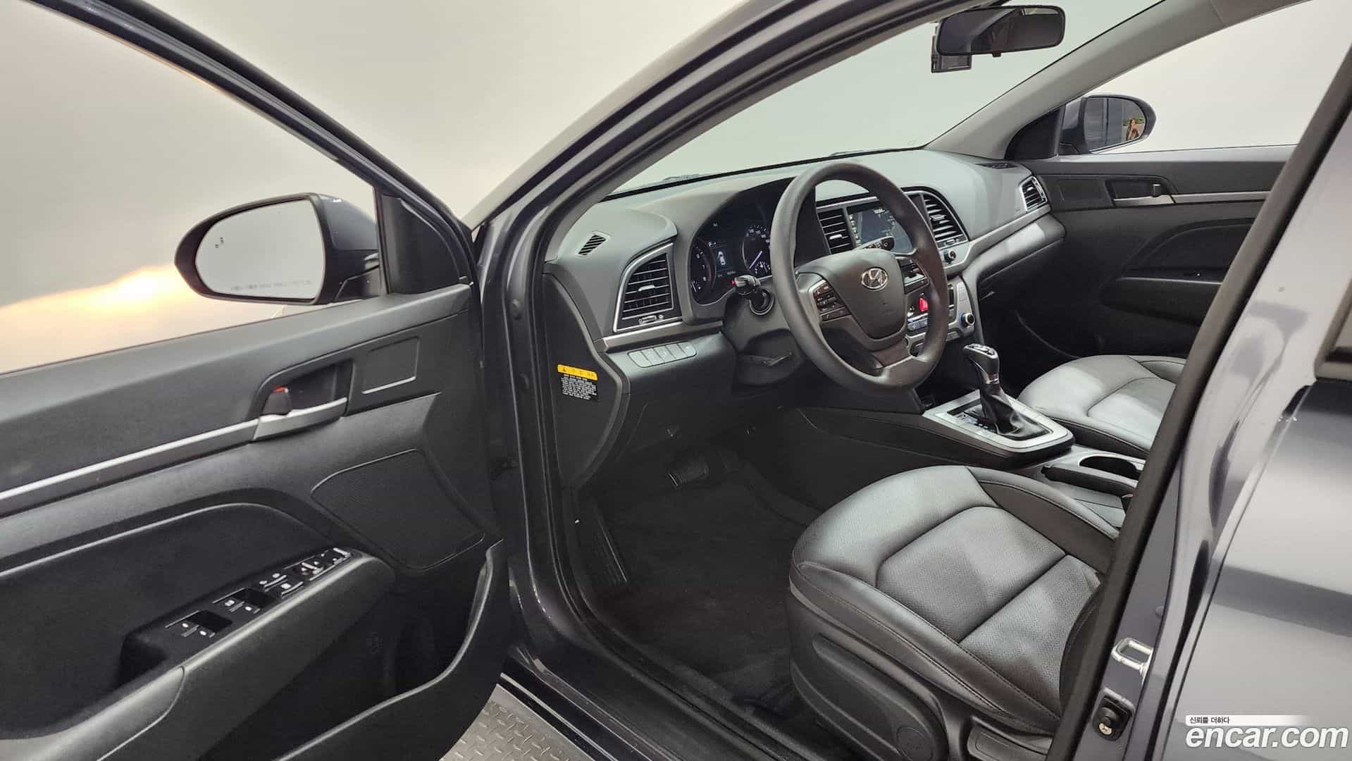 AVANTE Hyundai 2017.5-INNER-010