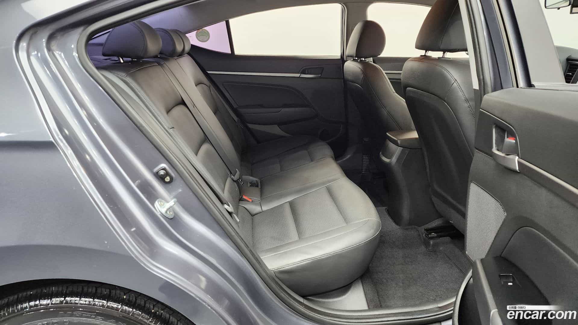 AVANTE Hyundai 2017.5-OPTION-015