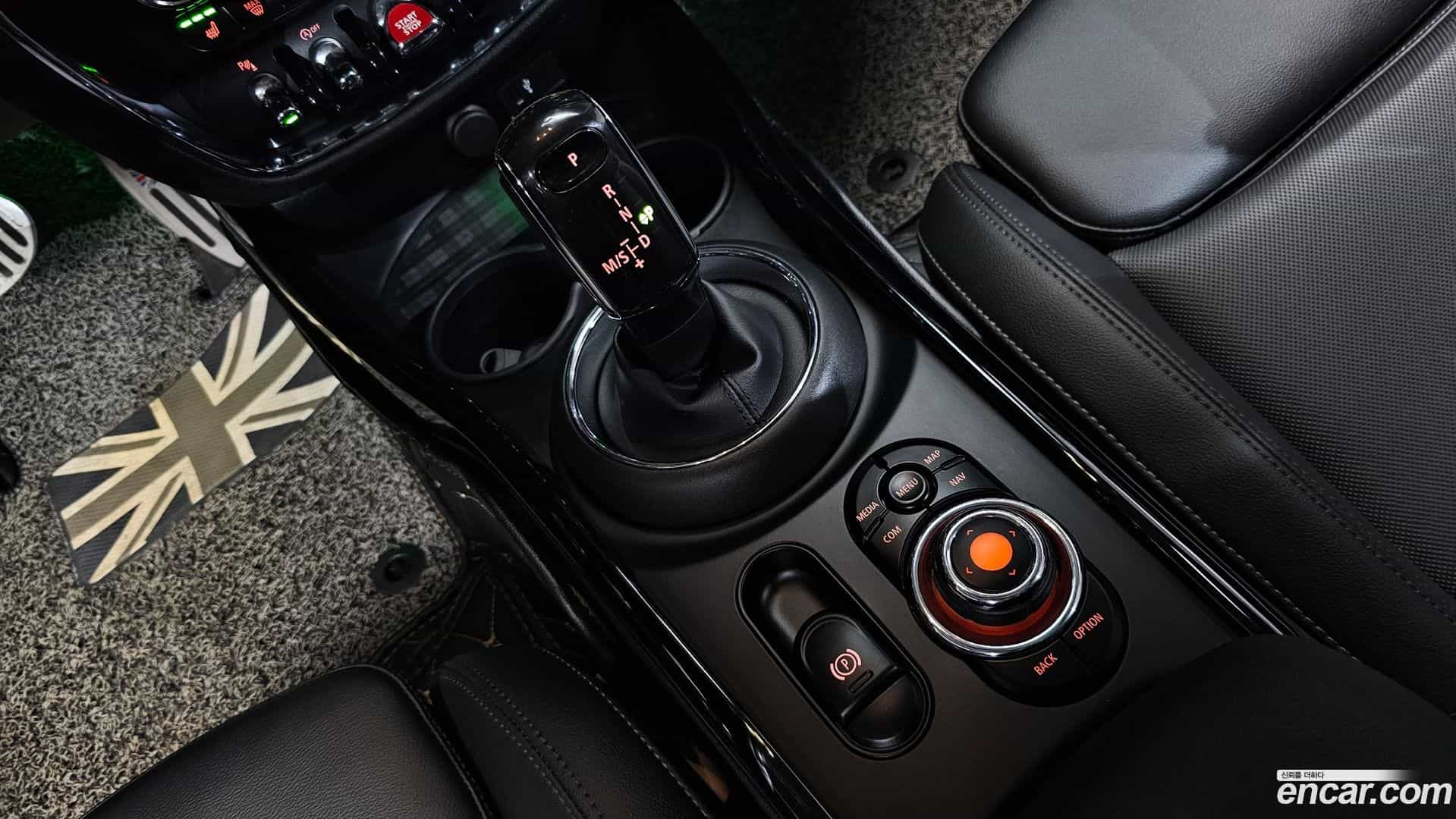 Clubman Mini 2020.4-INNER-009