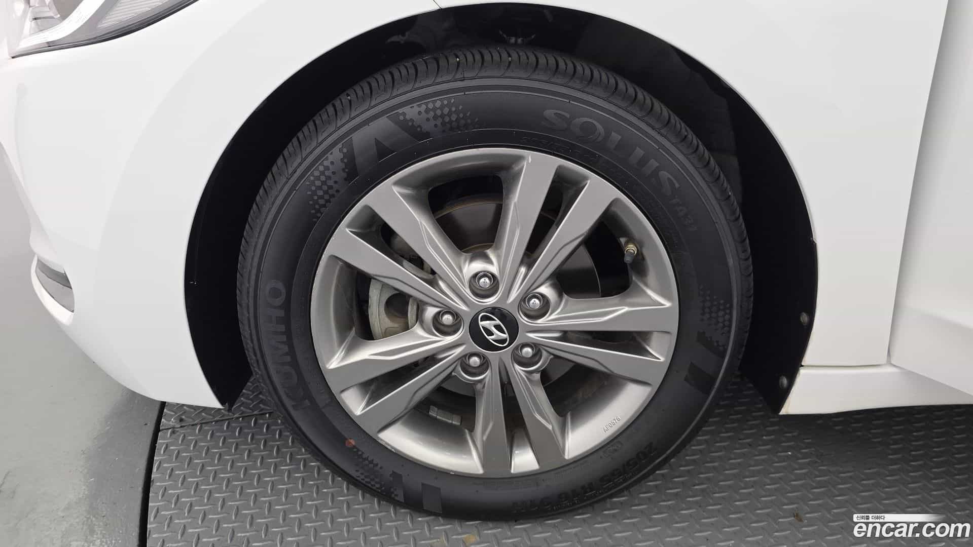 AVANTE Hyundai 2016.1-OUTER-005
