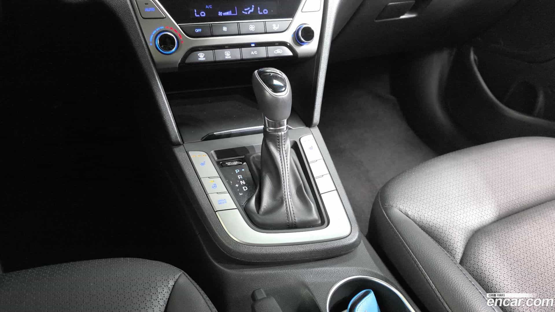 AVANTE Hyundai 2016.1-INNER-009