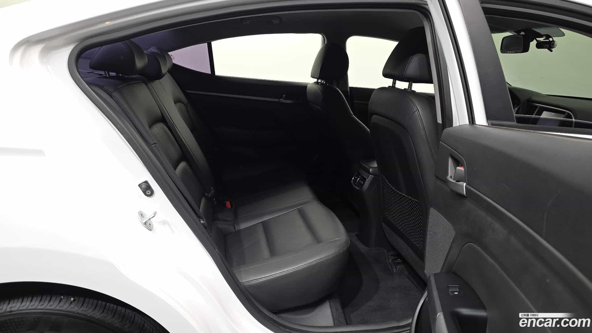 AVANTE Hyundai 2016.1-OPTION-016