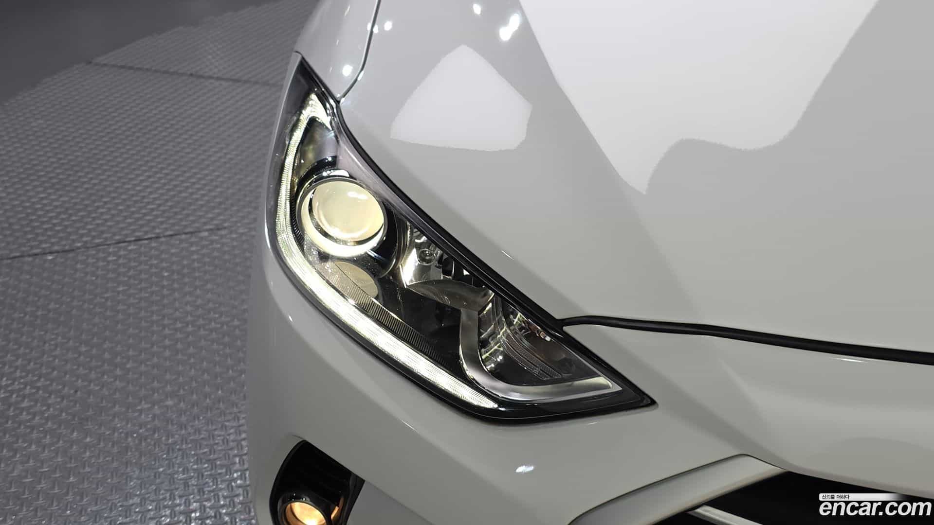 AVANTE Hyundai 2016.1-OUTER-032