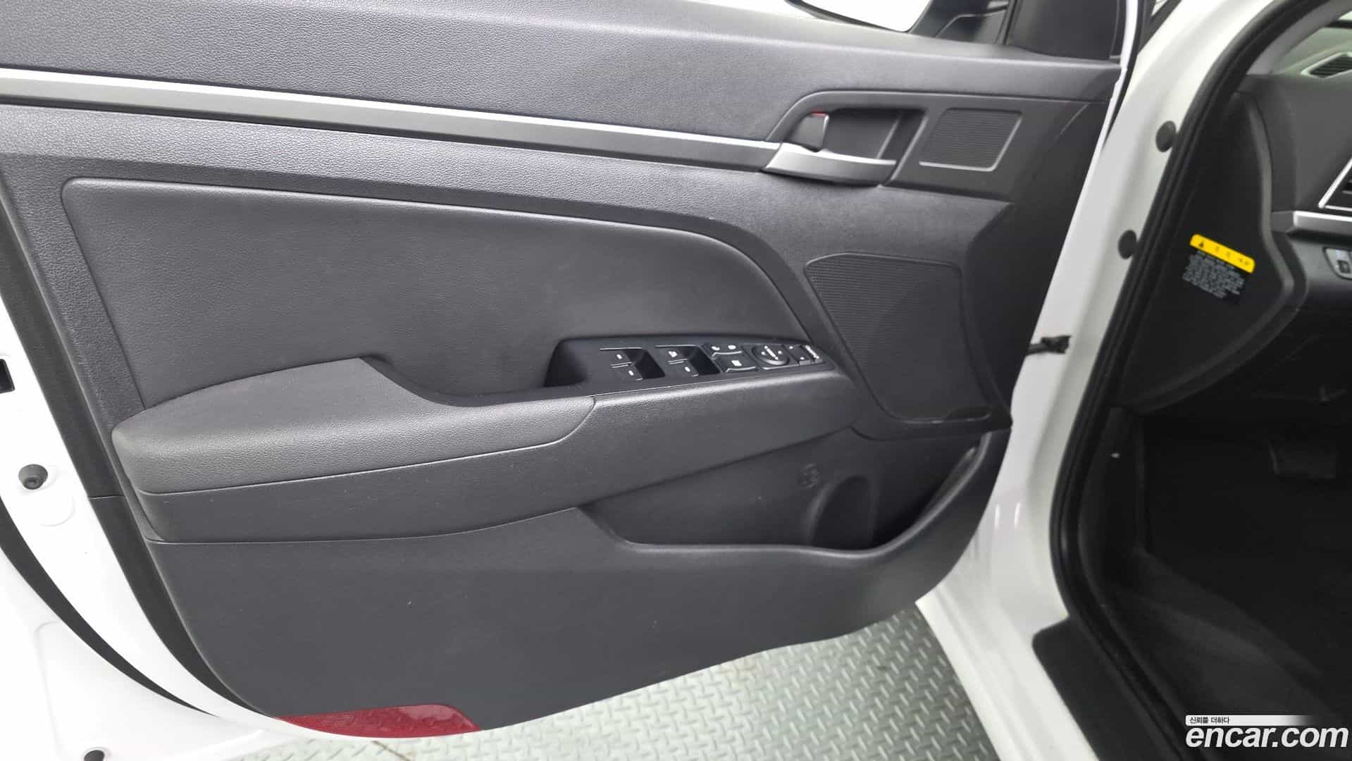 AVANTE Hyundai 2016.1-INNER-034