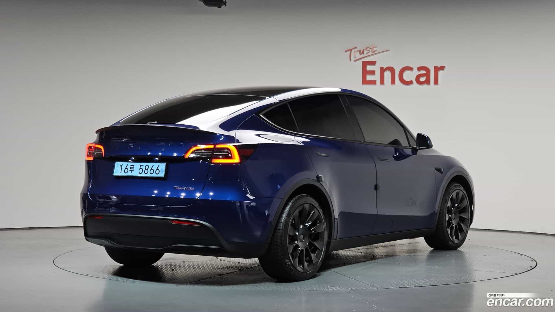 Model Y Tesla 2021.4-OUTER-002