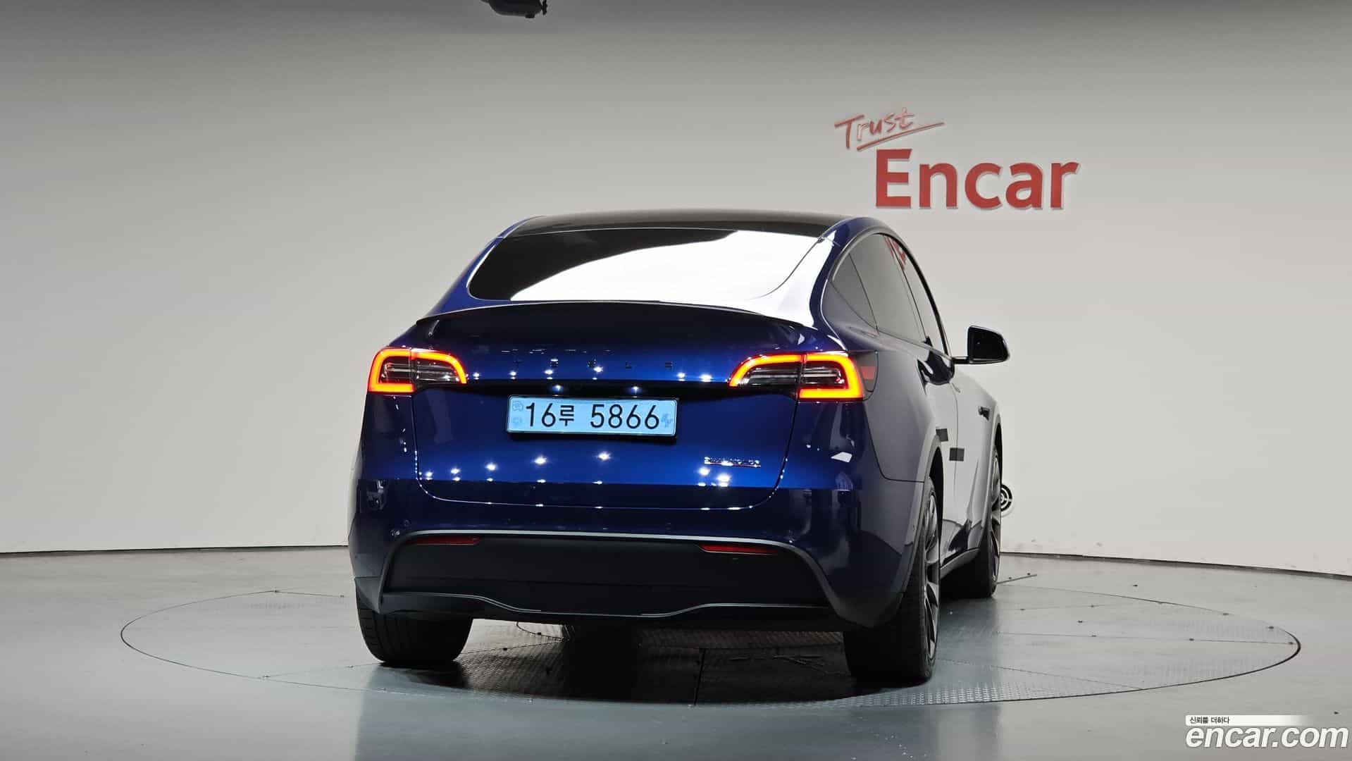 Model Y Tesla 2021.4-OUTER-004