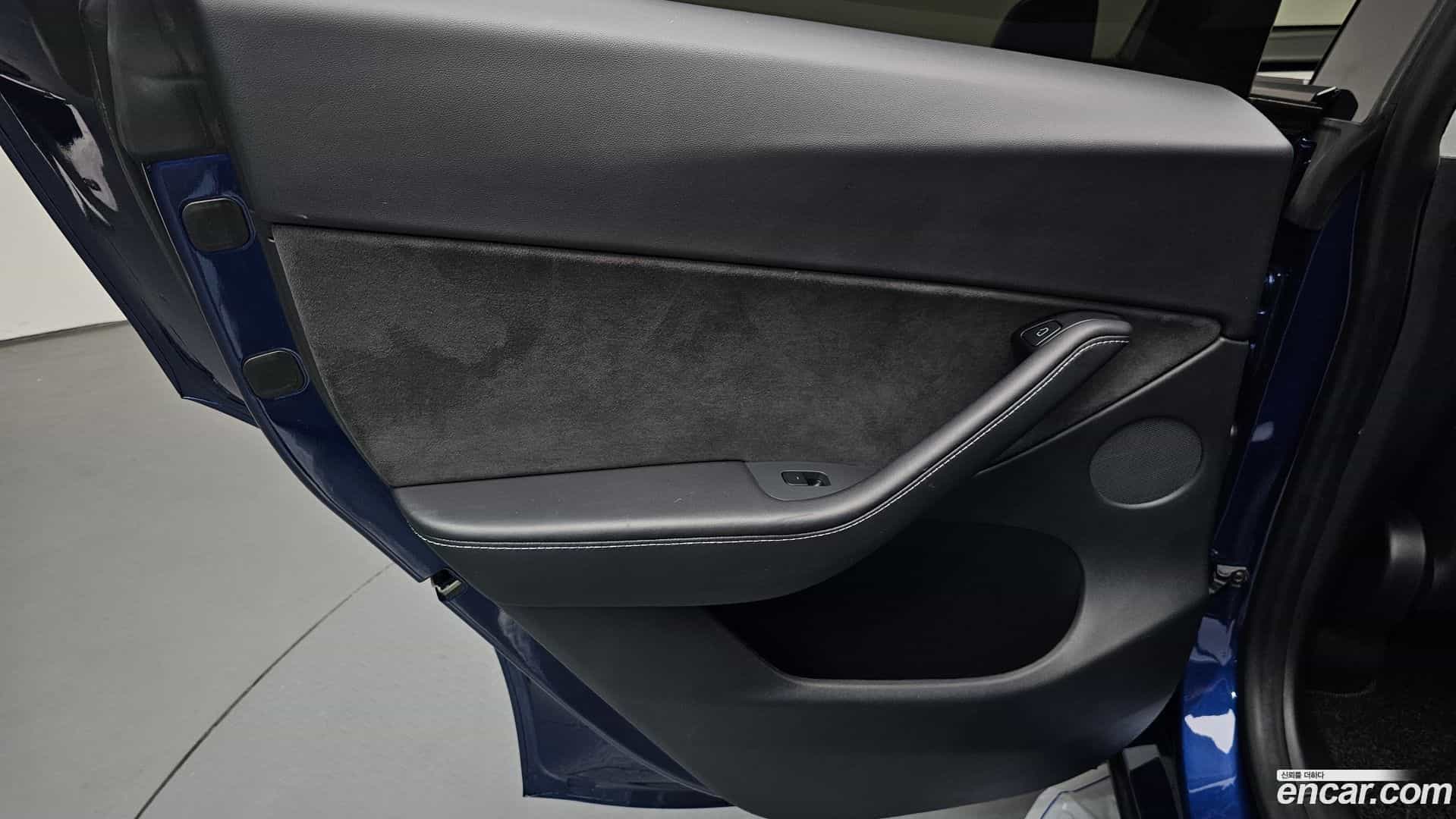 Model Y Tesla 2021.4-INNER-035