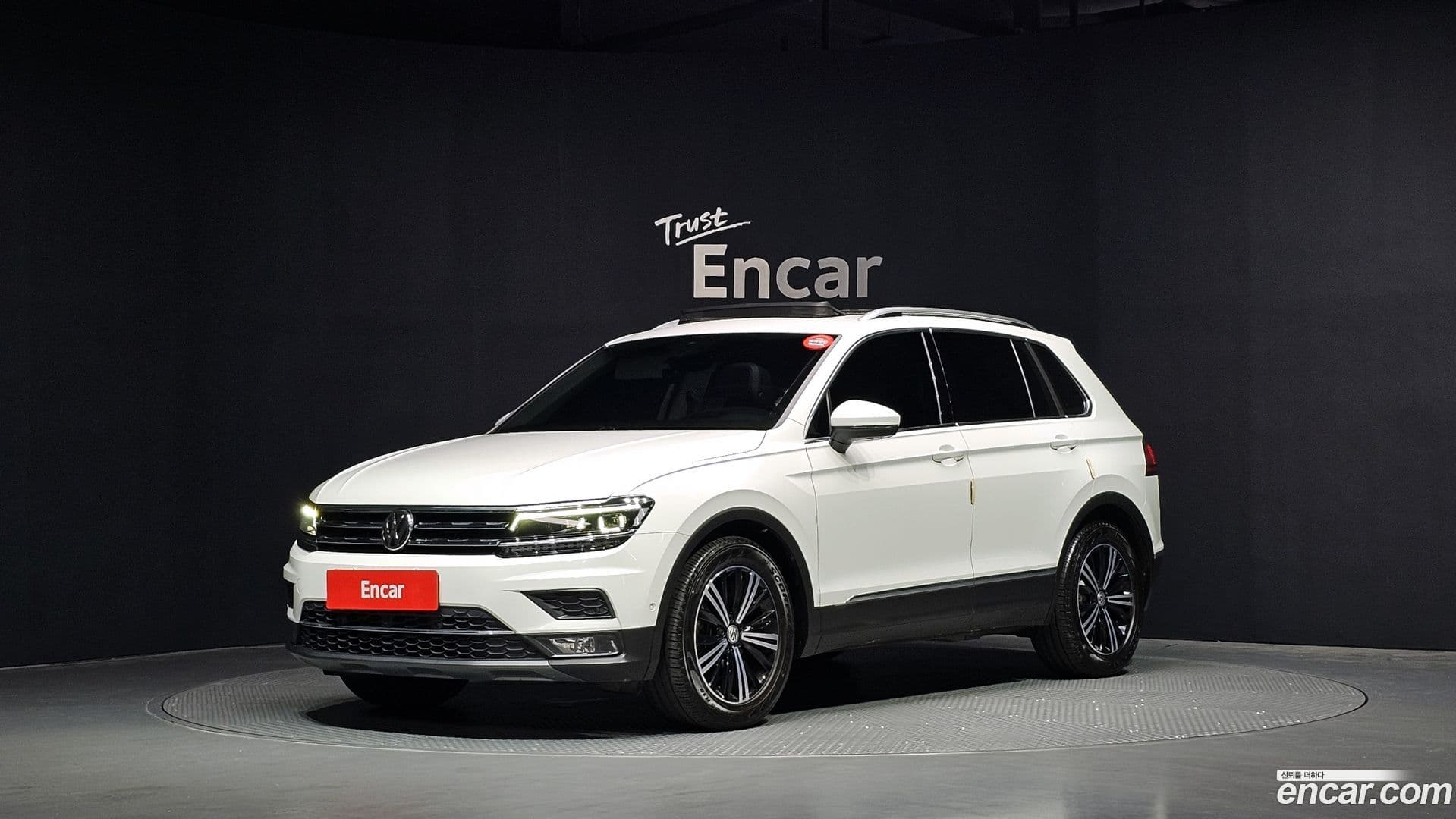 Main__Slider__Photo:Tiguan Volkswagen 2019.10-0