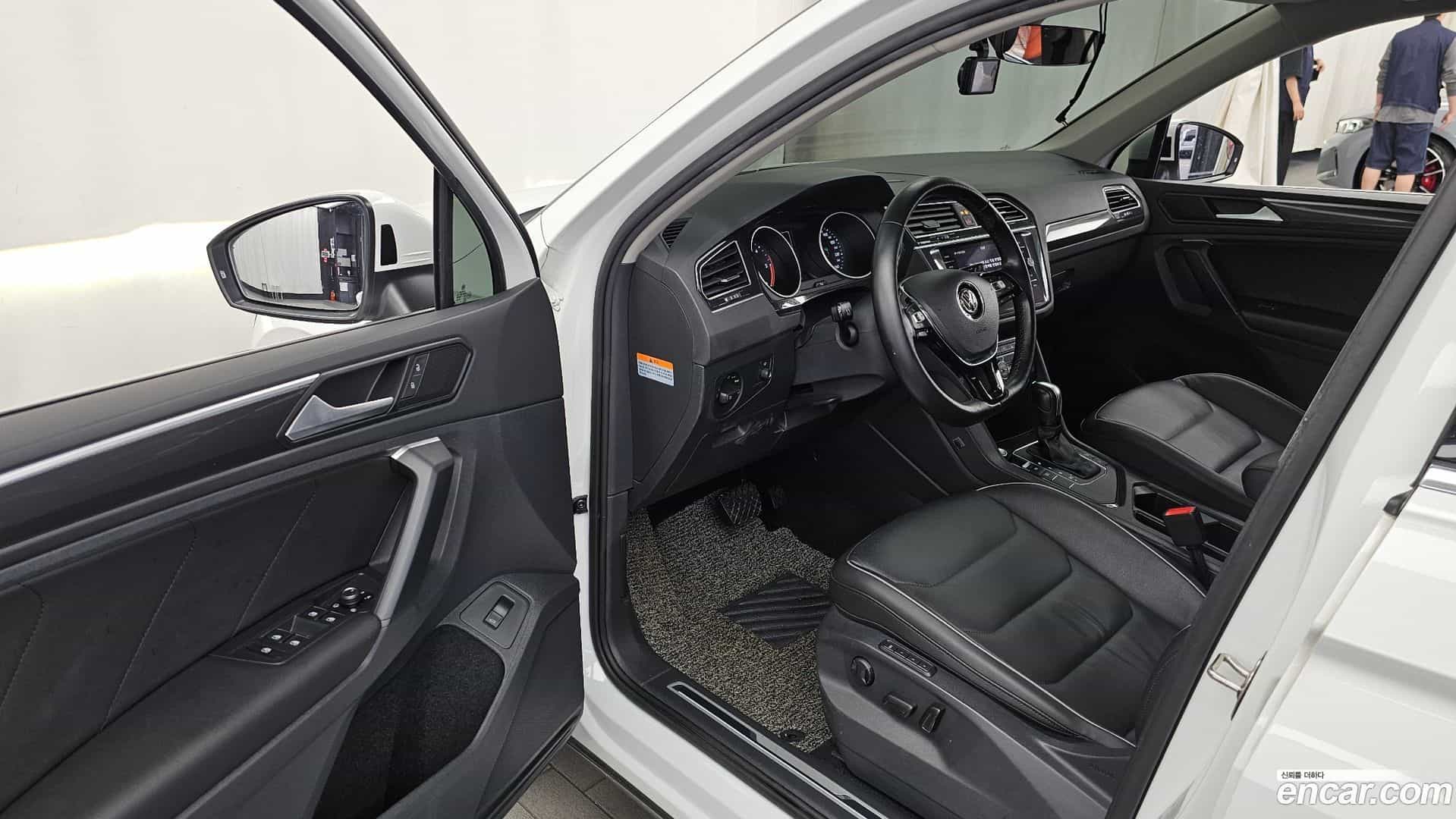 Tiguan Volkswagen 2019.10-INNER-010