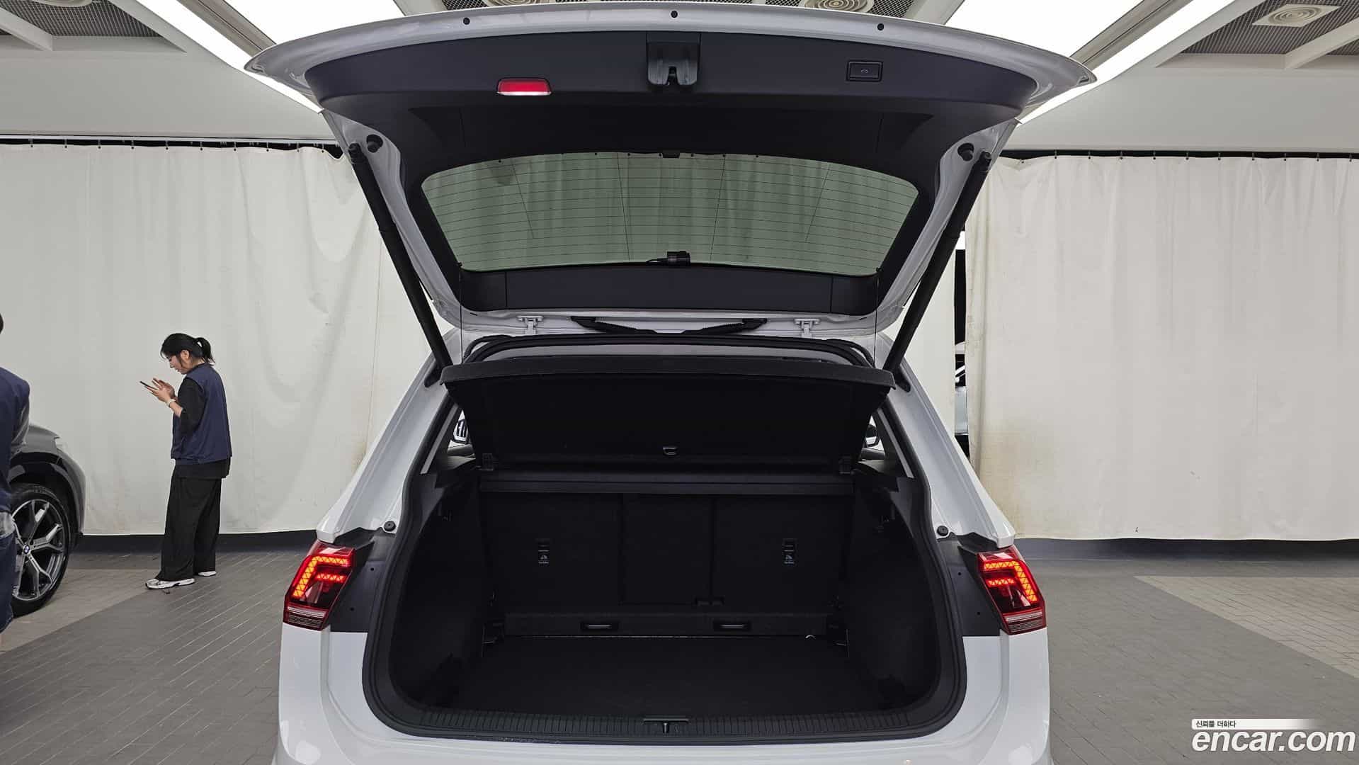 Tiguan Volkswagen 2019.10-OPTION-024