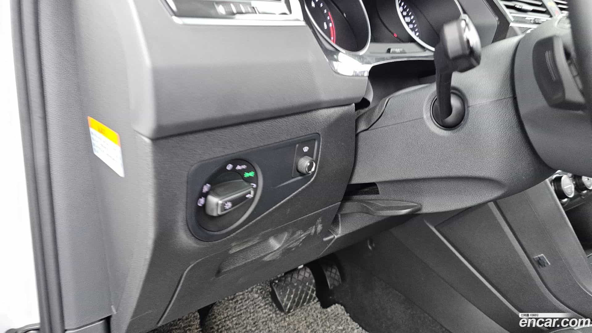 Tiguan Volkswagen 2019.10-OPTION-041