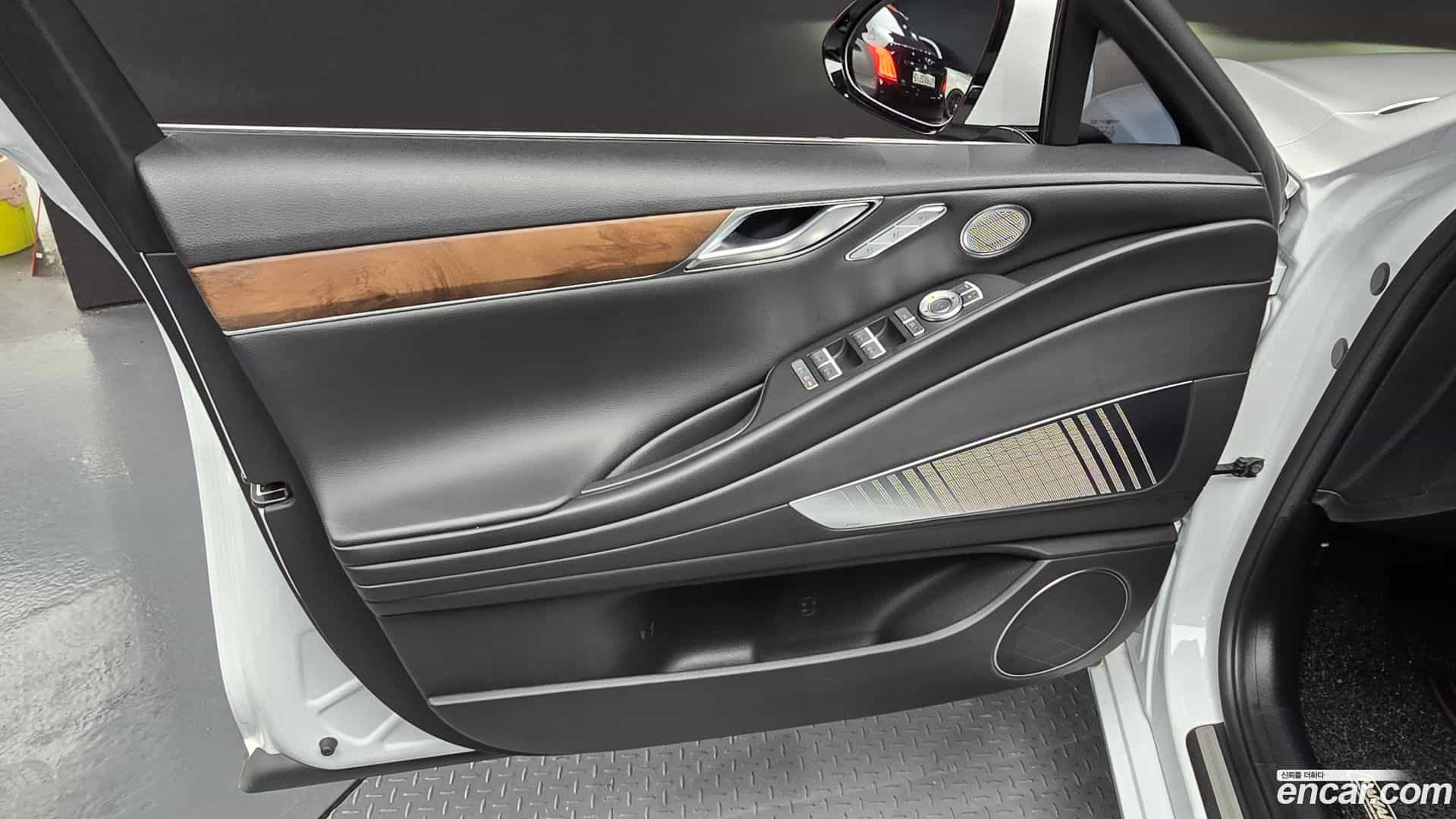 G80 Genesis 2023.10-INNER-034