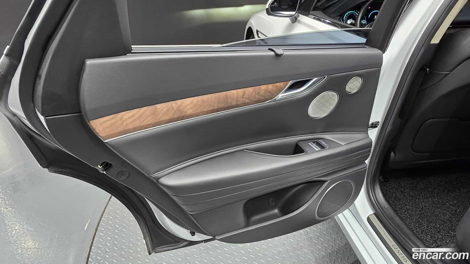 G80 Genesis 2023.10-INNER-035
