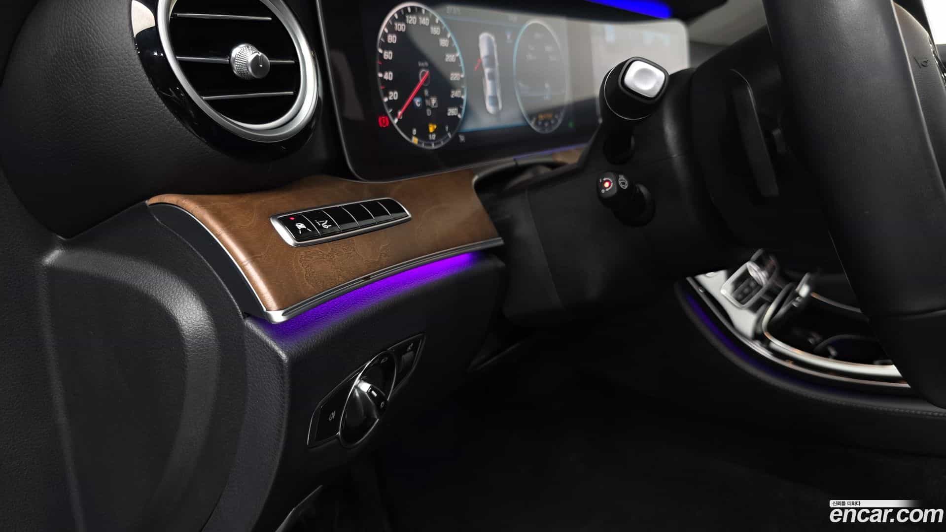 E-Class Mercedes-Benz 2019.3-OPTION-022
