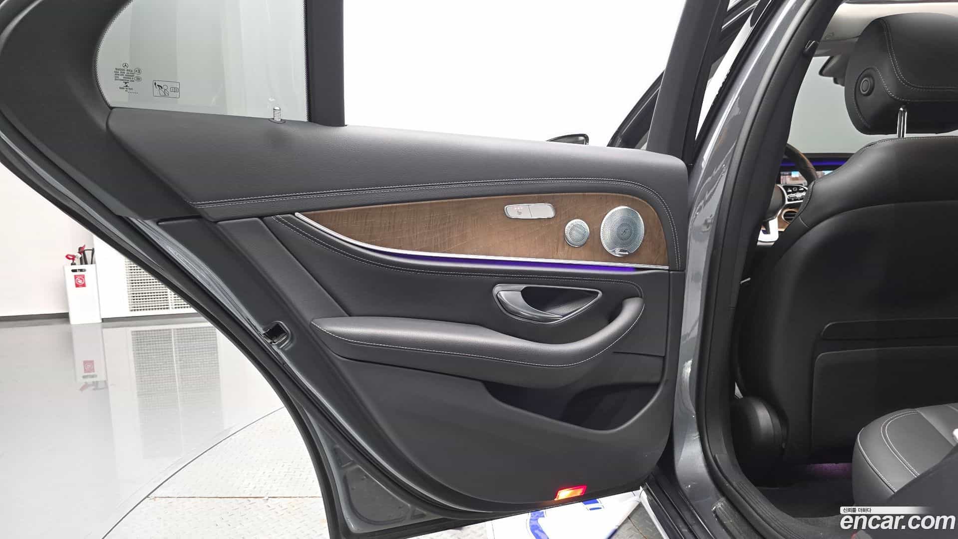 E-Class Mercedes-Benz 2019.3-INNER-035