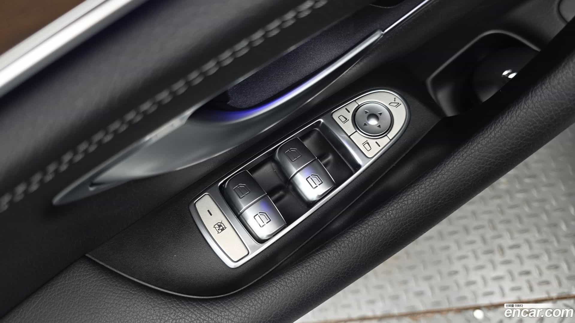 E-Class Mercedes-Benz 2019.3-OPTION-042
