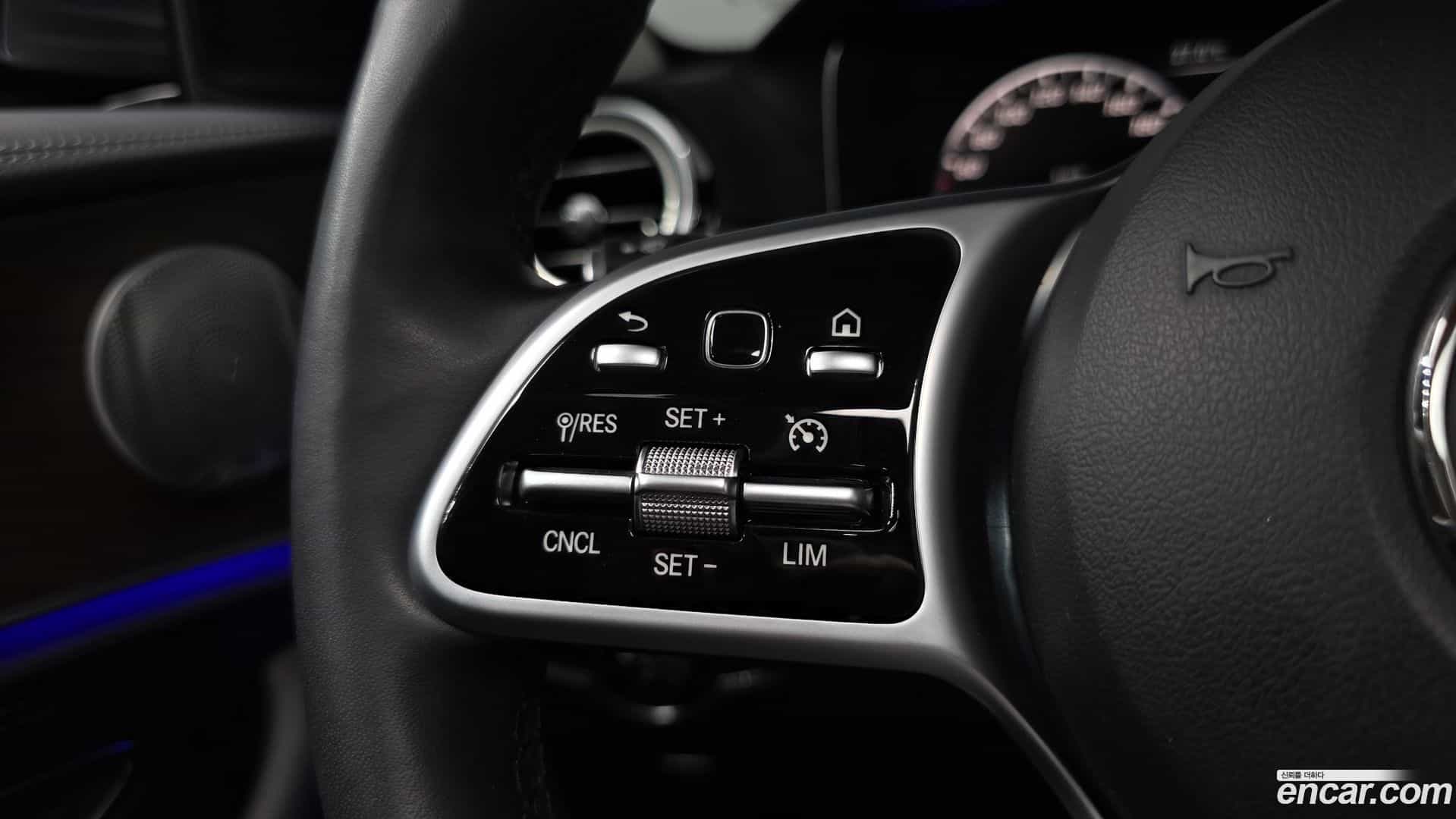 E-Class Mercedes-Benz 2019.3-OPTION-045