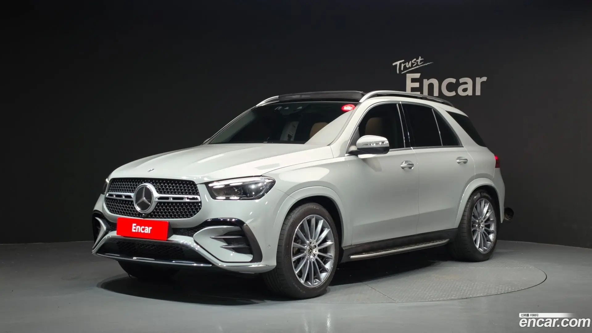 Main__Slider__Photo:GLE-Class Mercedes-Benz 2023.11-0
