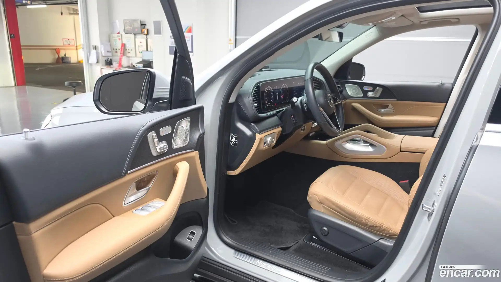 GLE-Class Mercedes-Benz 2023.11-INNER-010