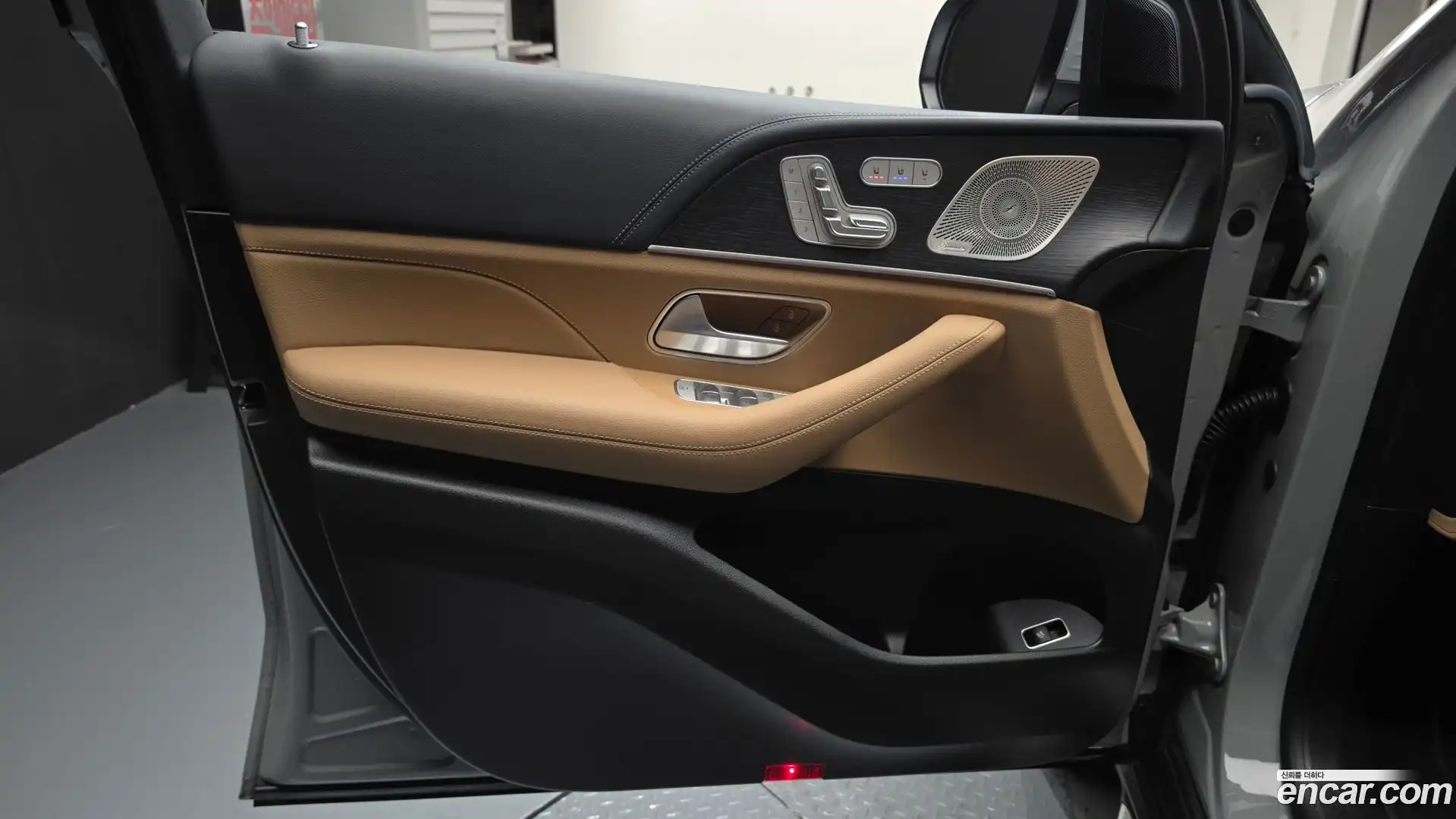 GLE-Class Mercedes-Benz 2023.11-INNER-034