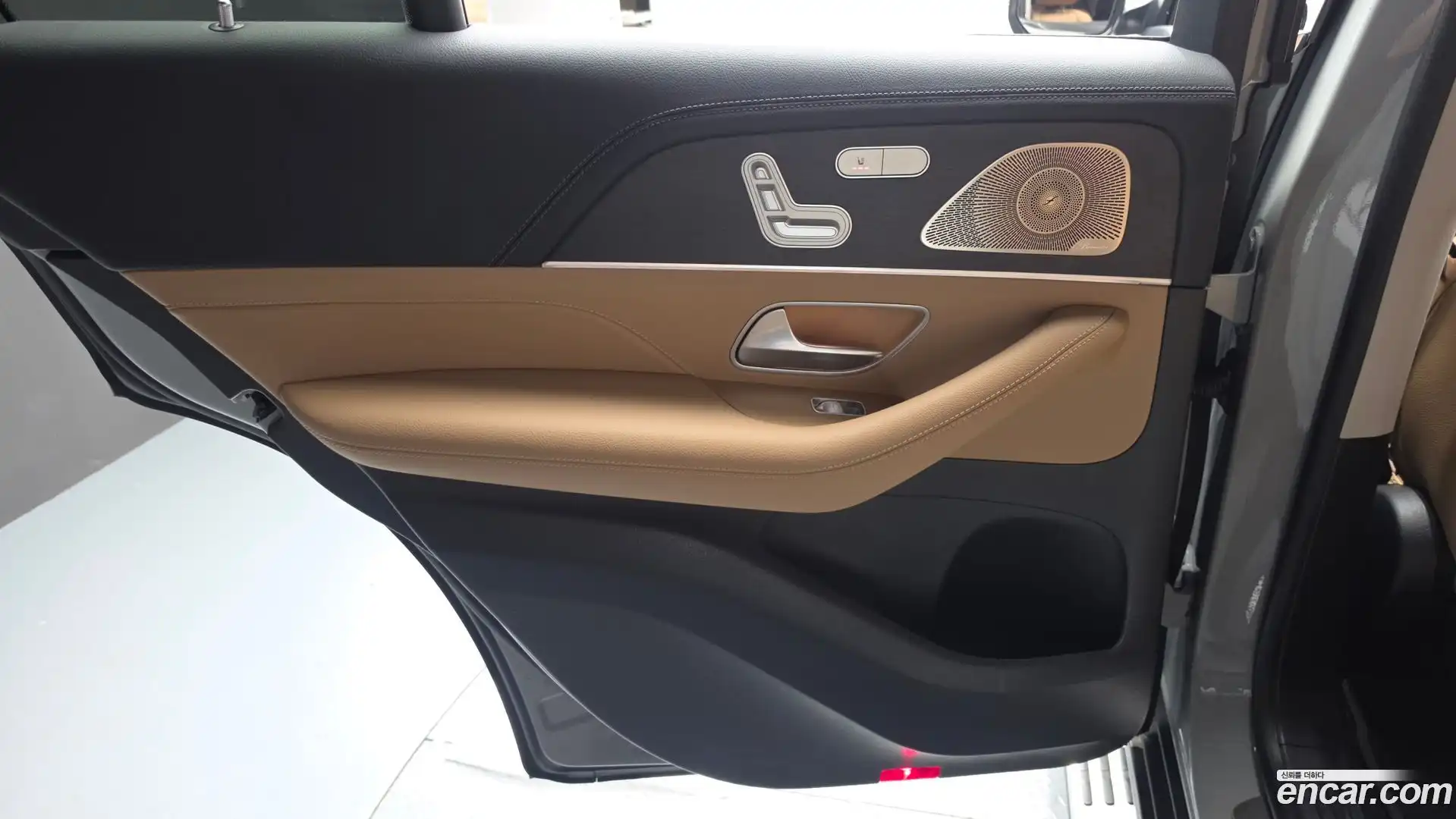 GLE-Class Mercedes-Benz 2023.11-INNER-035