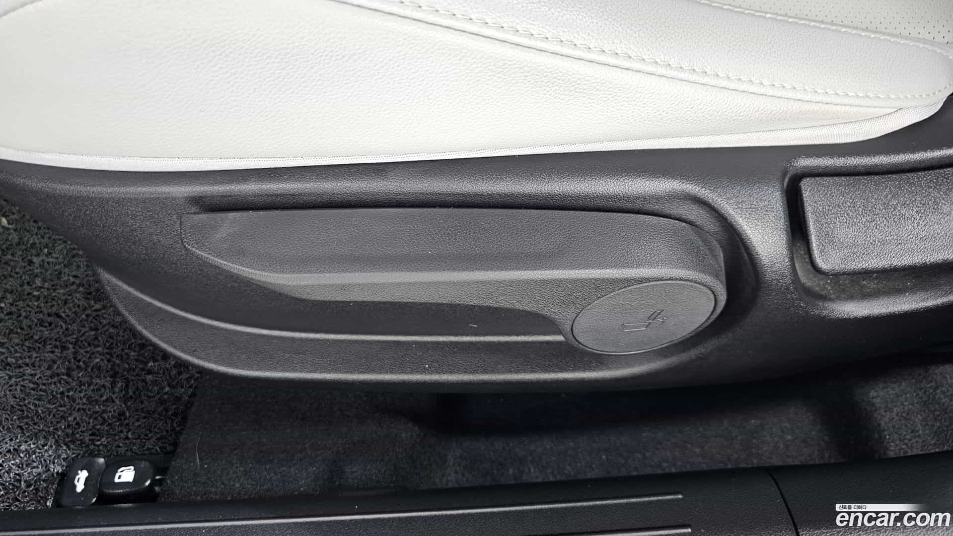 AVANTE Hyundai 2021.0-OPTION-041