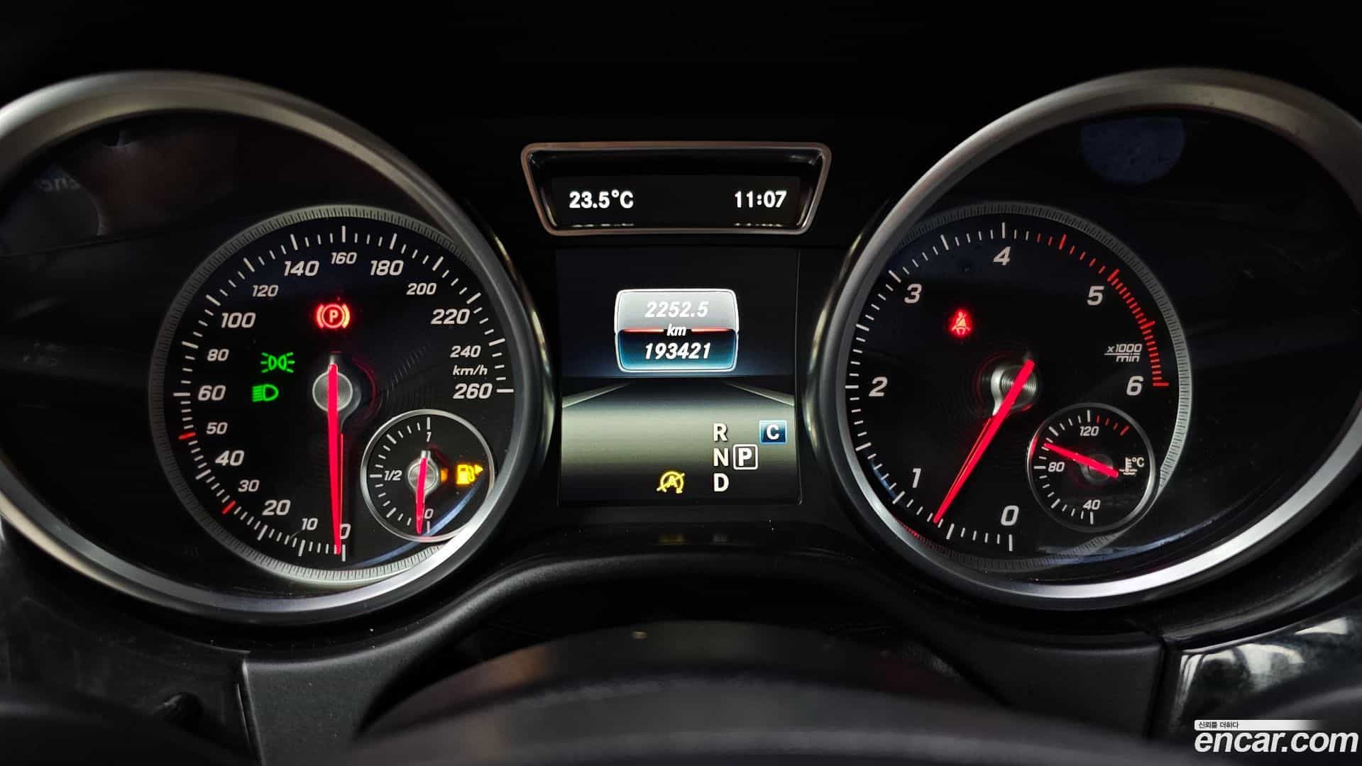 GLE-Class Mercedes-Benz 2016.11-INNER-008