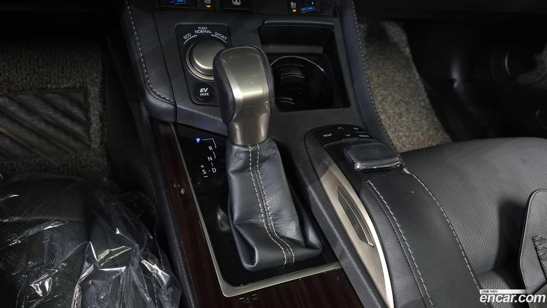 ES Lexus 2017.7-INNER-009