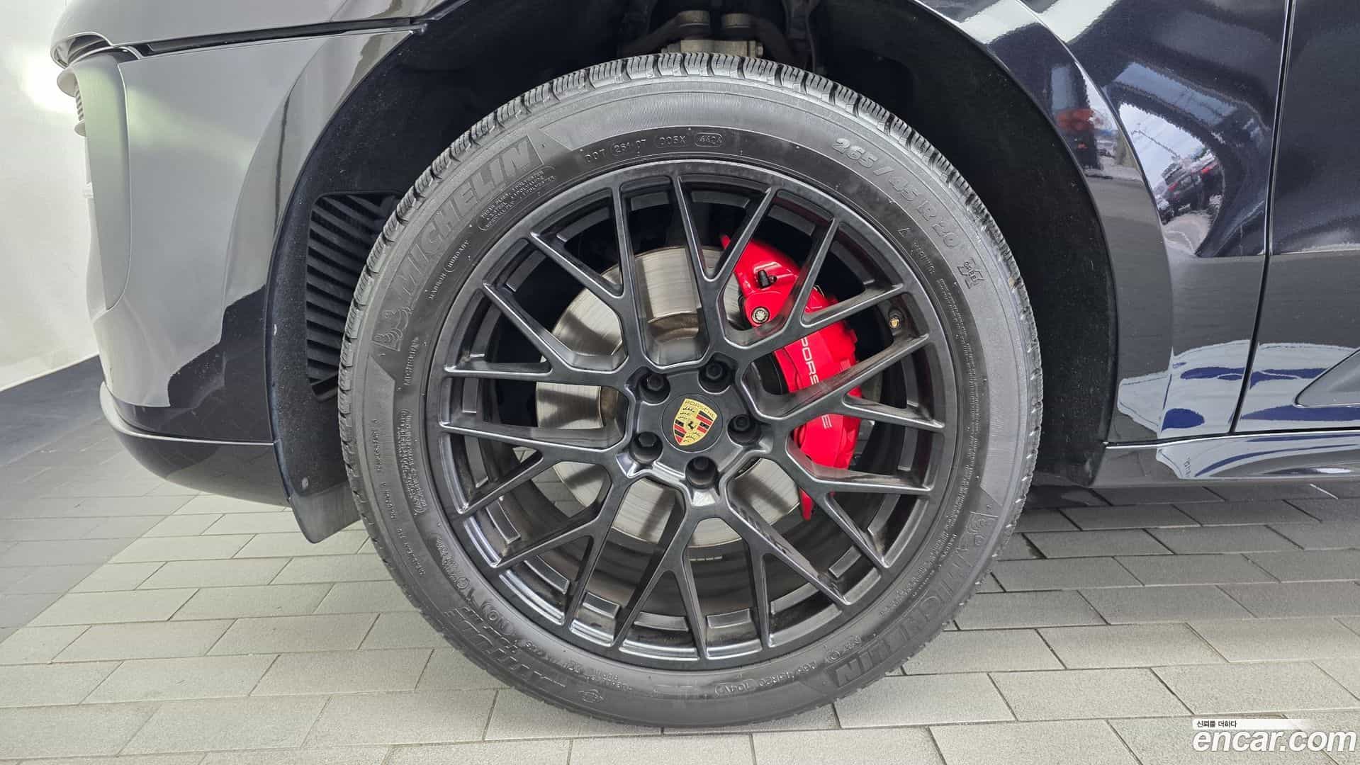 Macan Porsche 2020.8-OUTER-005