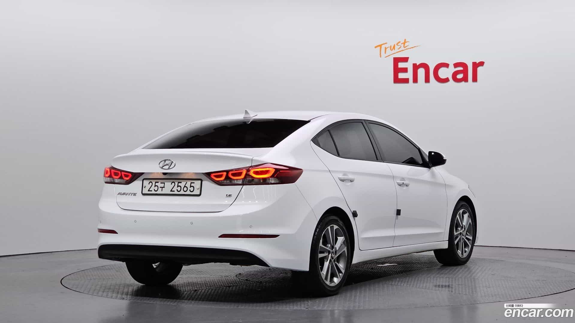 AVANTE Hyundai 2018.0-OUTER-002