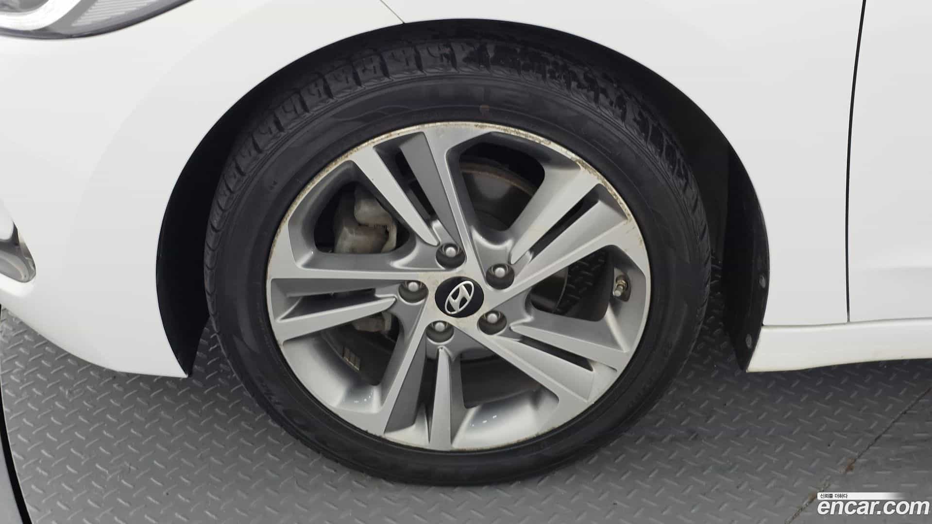 AVANTE Hyundai 2018.0-OUTER-005