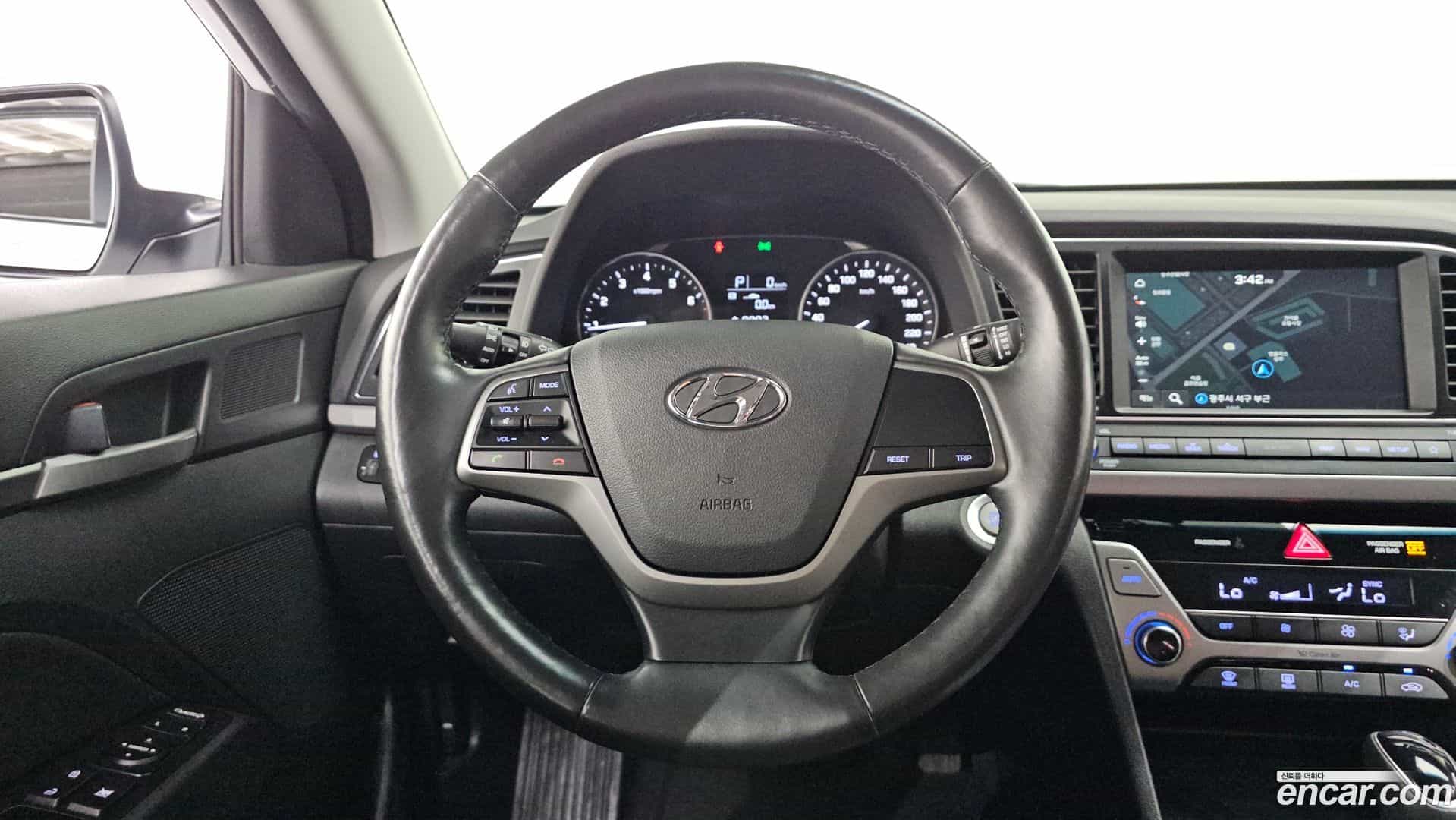 AVANTE Hyundai 2018.0-OPTION-015