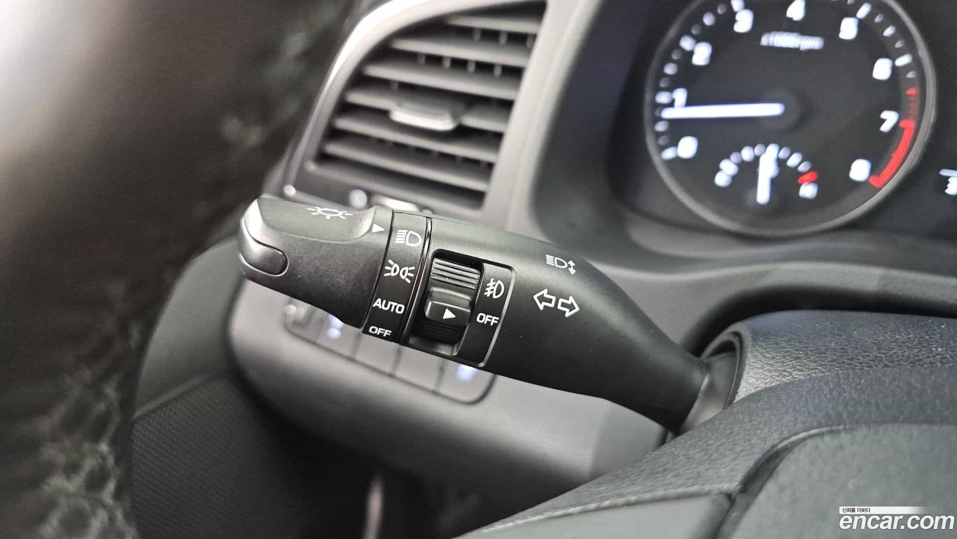 AVANTE Hyundai 2018.0-OPTION-019