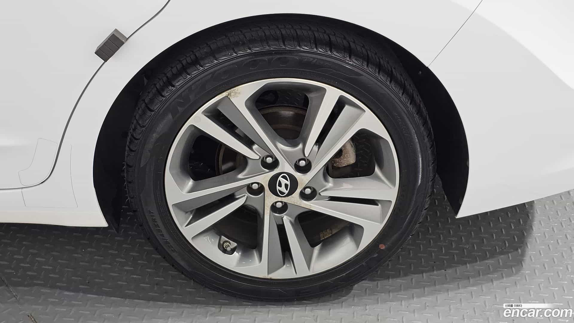 AVANTE Hyundai 2018.0-OUTER-031