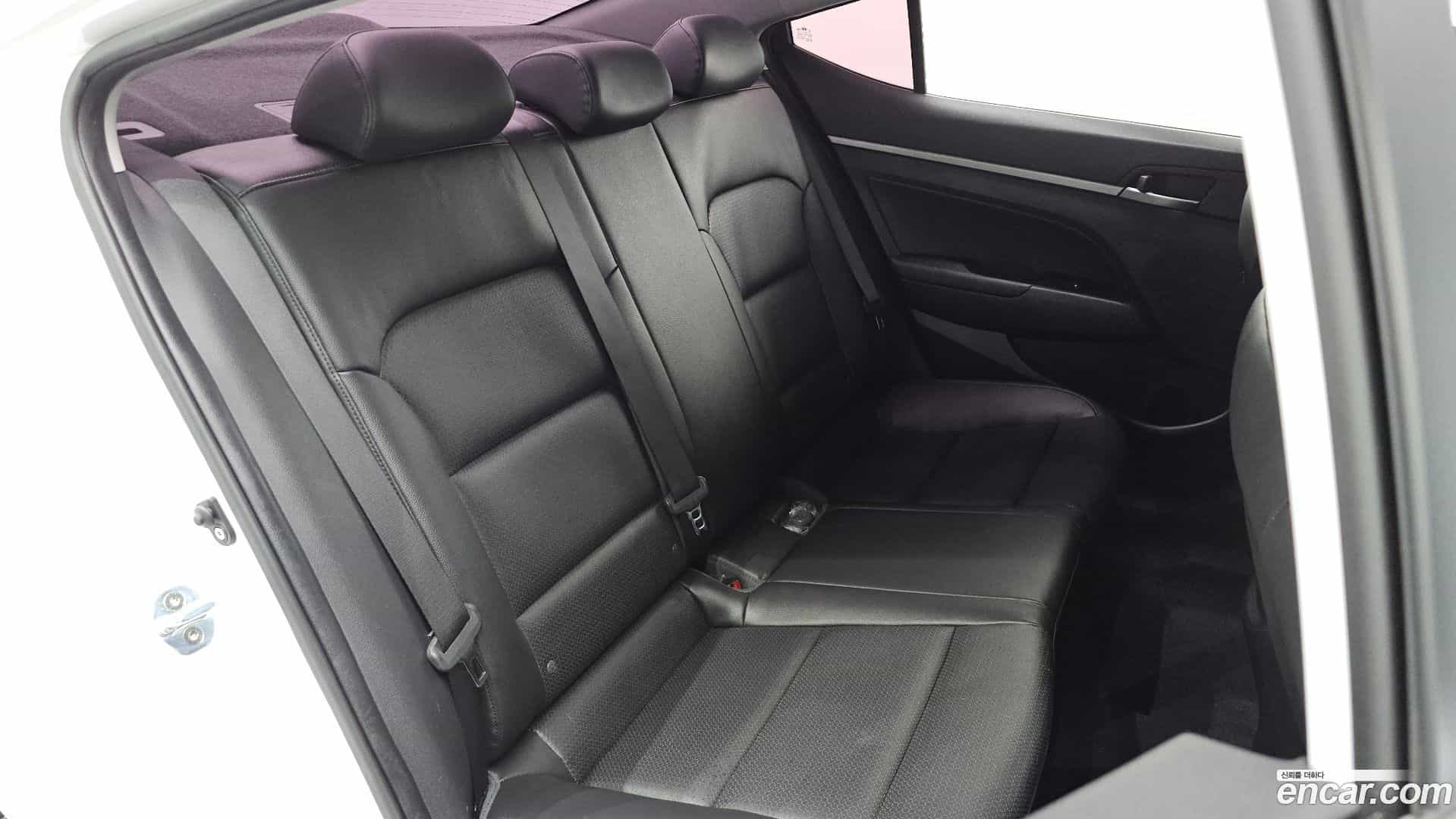 AVANTE Hyundai 2018.0-INNER-036