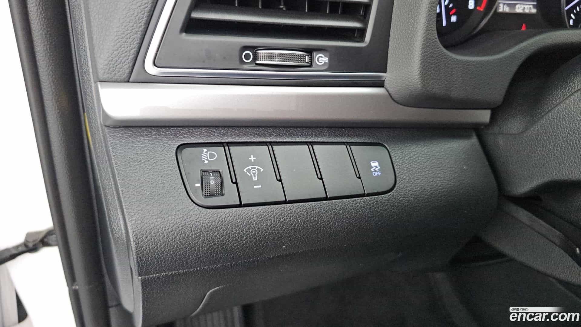 AVANTE Hyundai 2018.0-OPTION-040