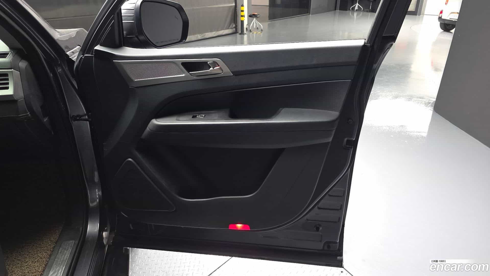 Rexton KG Mobility 2018.10-INNER-034