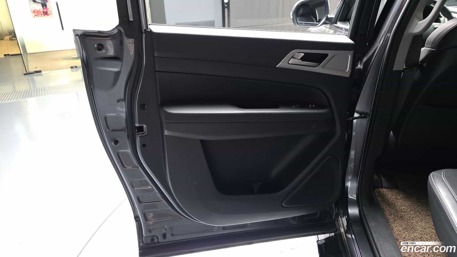 Rexton KG Mobility 2018.10-INNER-035