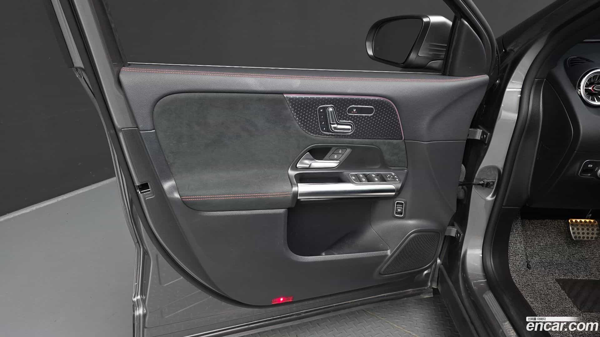 GLA-Class Mercedes-Benz 2024.5-INNER-034