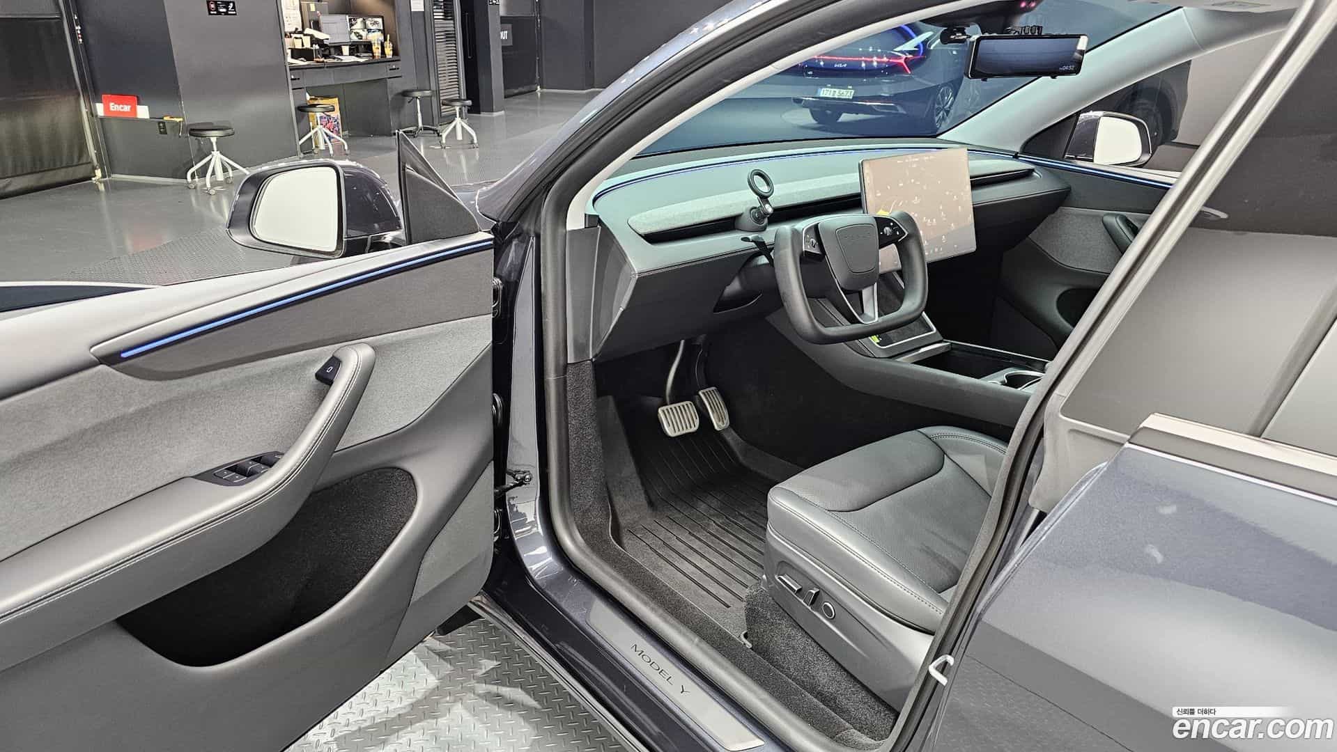 Model Y Tesla 2025.8-INNER-010