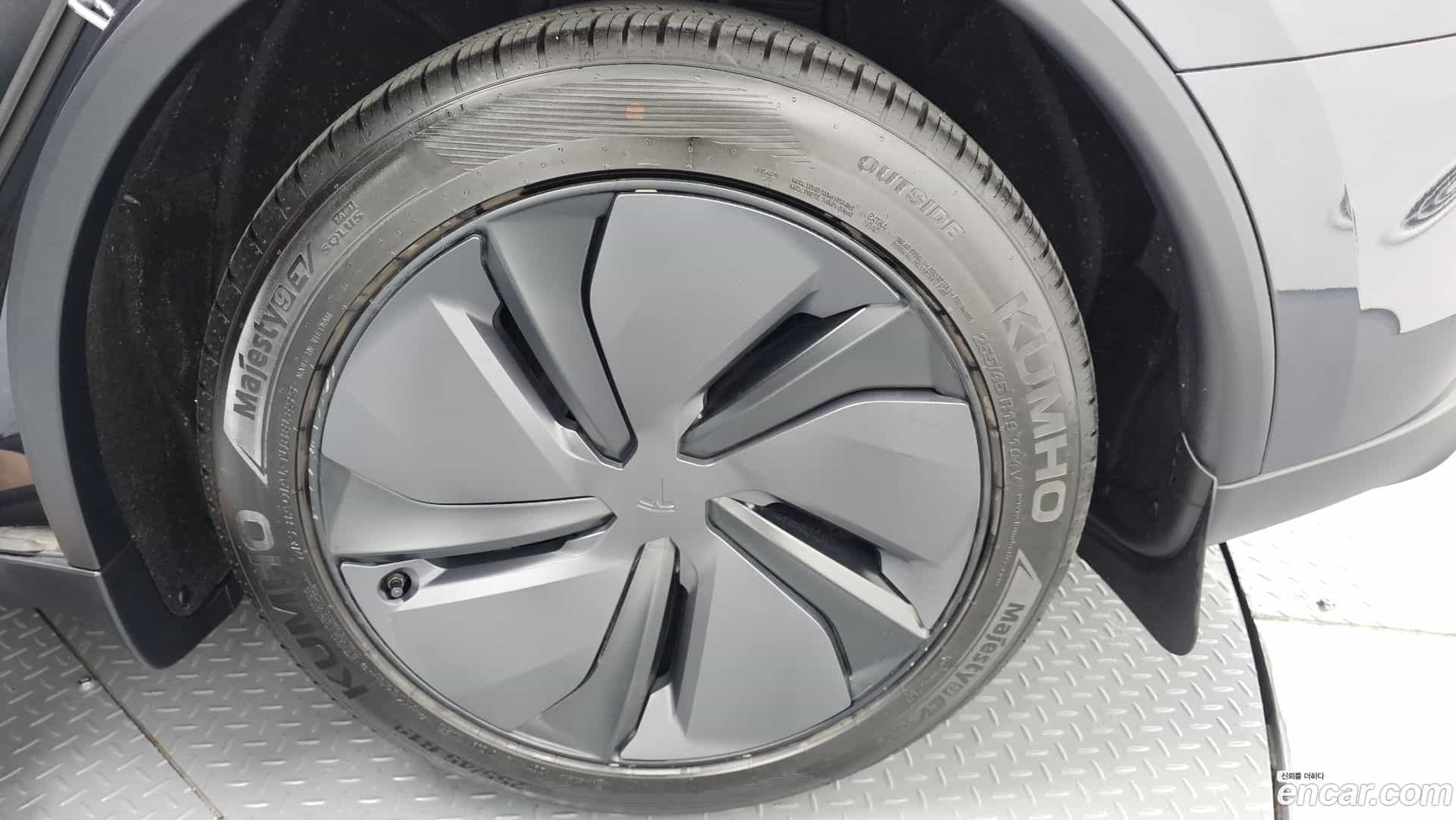 Model Y Tesla 2025.8-OUTER-031