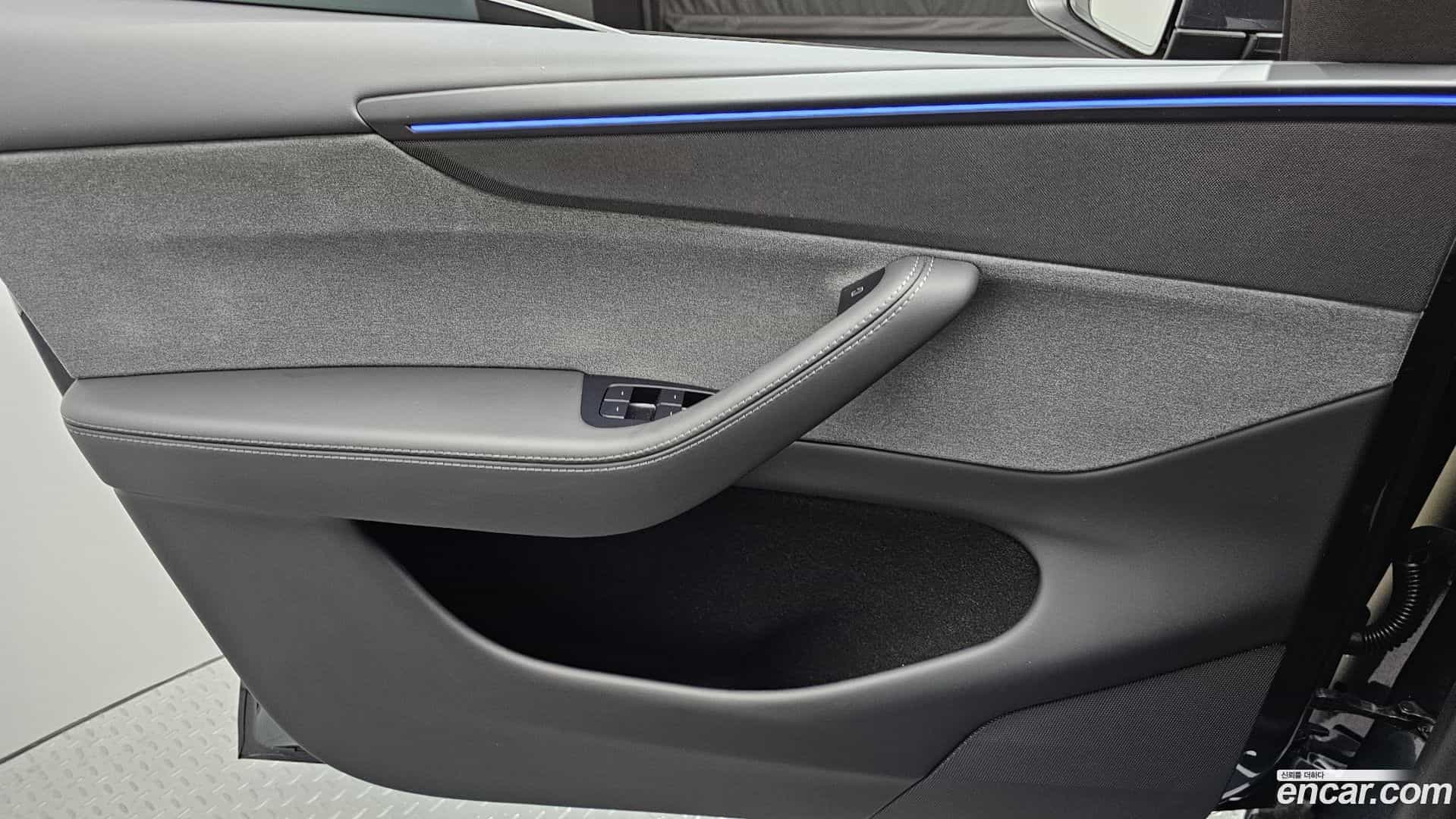 Model Y Tesla 2025.8-INNER-034