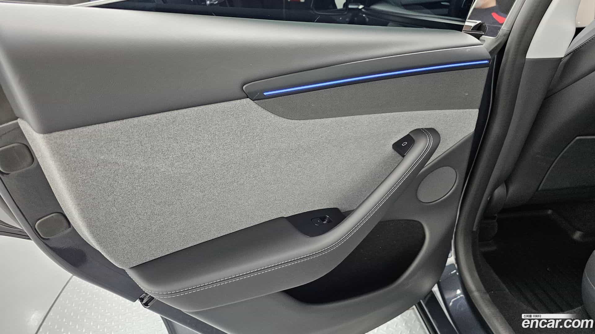 Model Y Tesla 2025.8-INNER-035