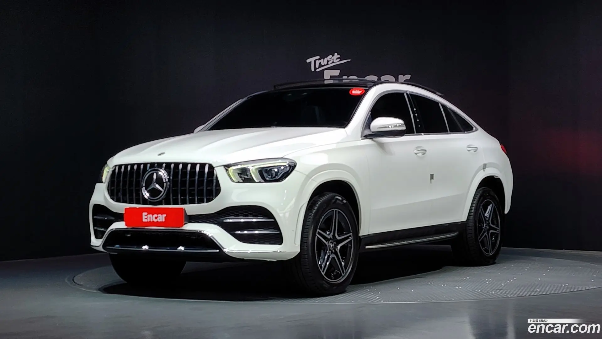 Main__Slider__Photo:GLE-Class Mercedes-Benz 2021.4-0