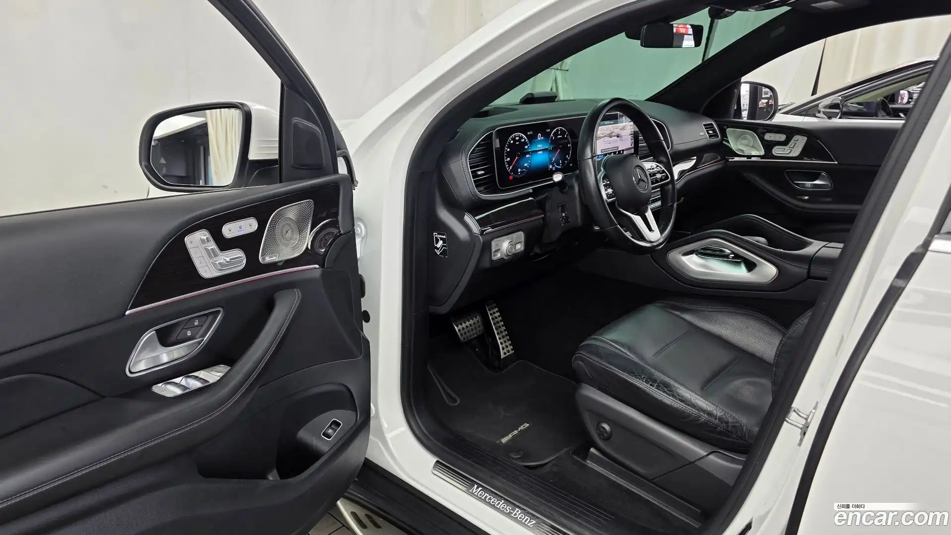 GLE-Class Mercedes-Benz 2021.4-INNER-010