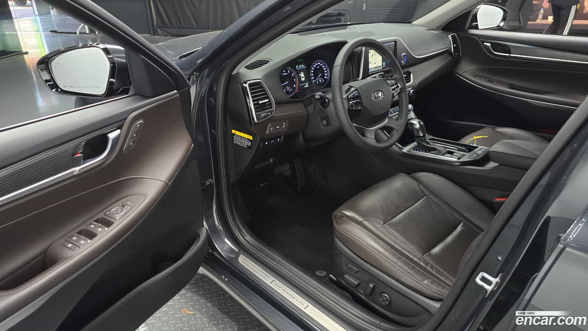 Grandeur Hyundai 2018.11-INNER-010